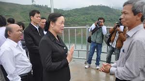 លេខាមជ្ឍឹមបក្ស Ha Thi Khiet ជួបធ្វើការជាមួយស្រុក Ba Tơ ខេត្ត Quang Ngai